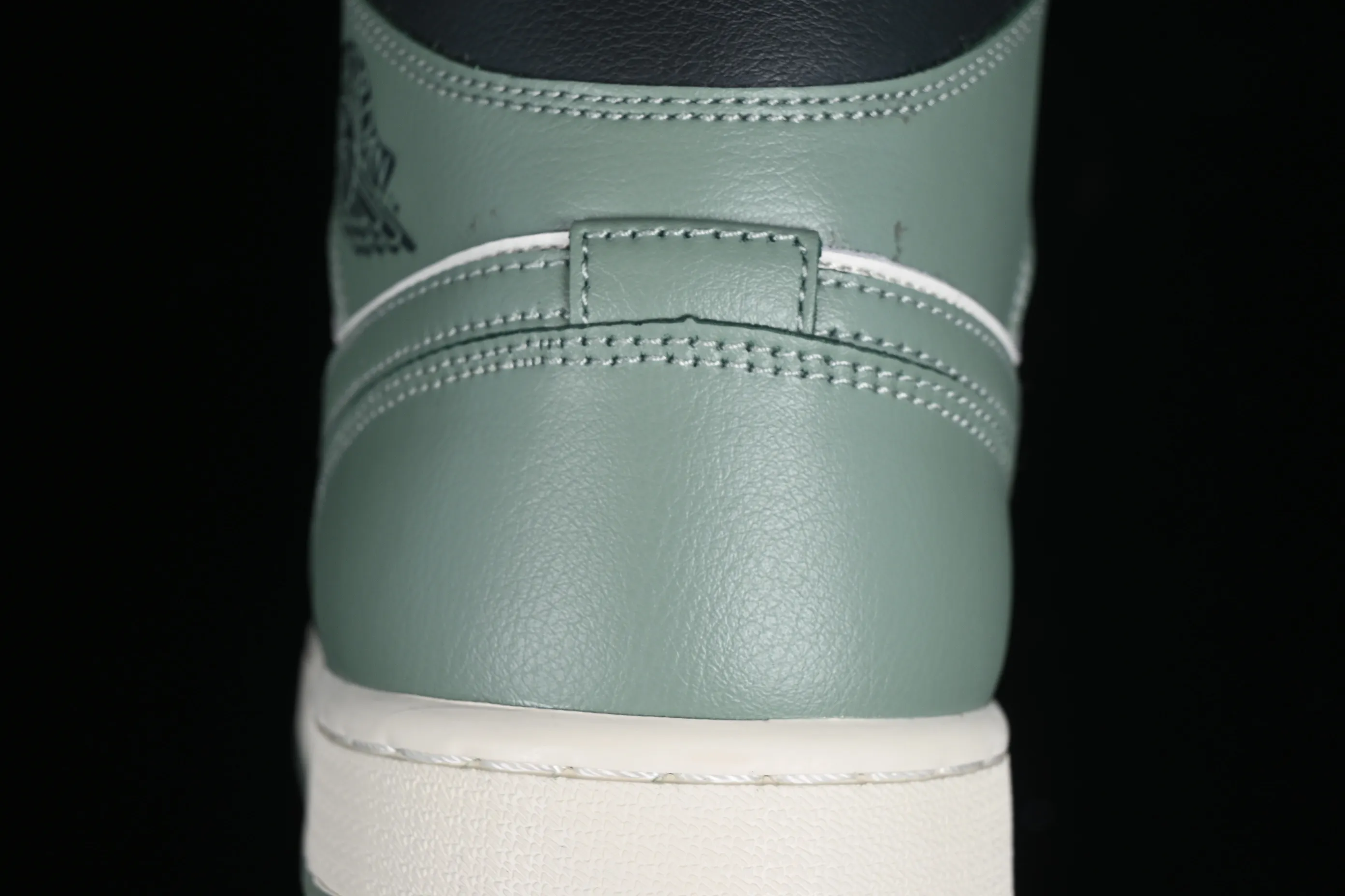 All categories Air Jordan Jordan series basketball shoes Air Jordan 1 Mid Air Jordan 1 Mid AJ1 Joe 1 fresh warm green Zhongbang basketball shoes BQ6472-130